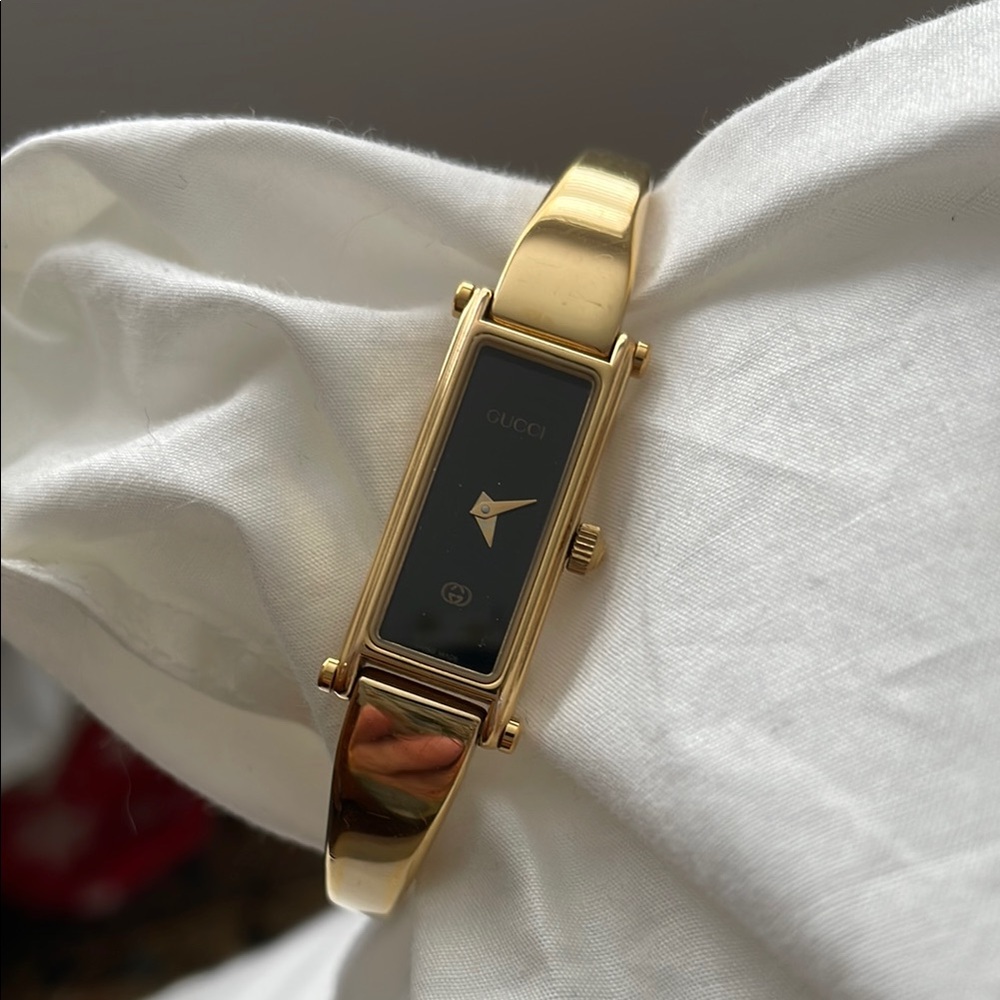 Vintage Gucci 1500 Gold-toned Bracelet Watch with Rectangular Black Face